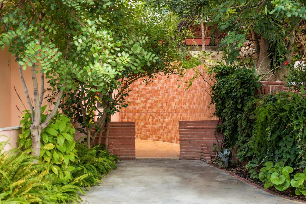Aphrodite Studios & Apartment Bali  Buitenkant foto