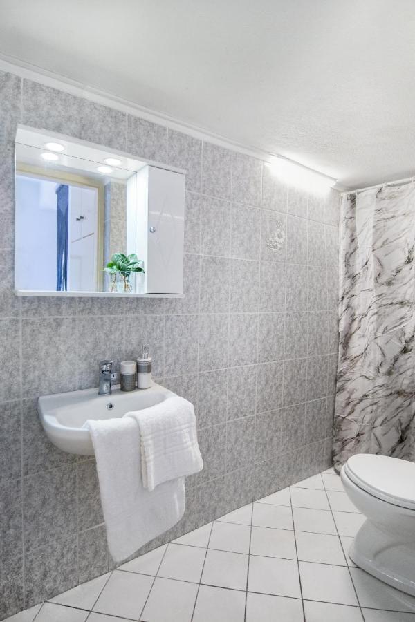 Aphrodite Studios & Apartment Bali  Buitenkant foto