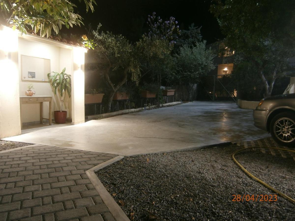 Aphrodite Studios & Apartment Bali  Buitenkant foto